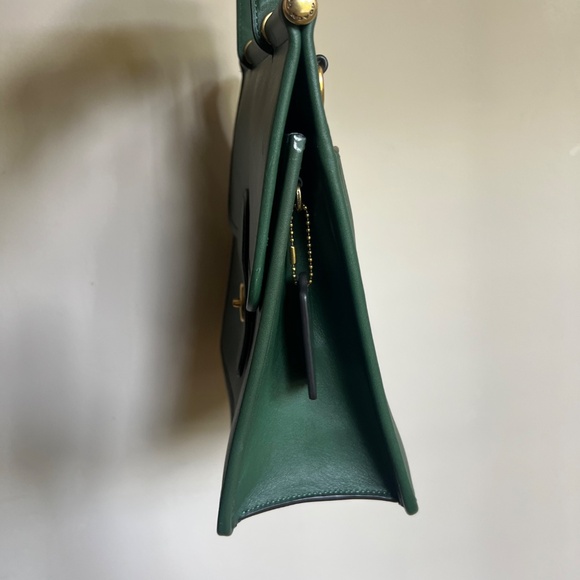 Coach Willis - Picture 4 of 8